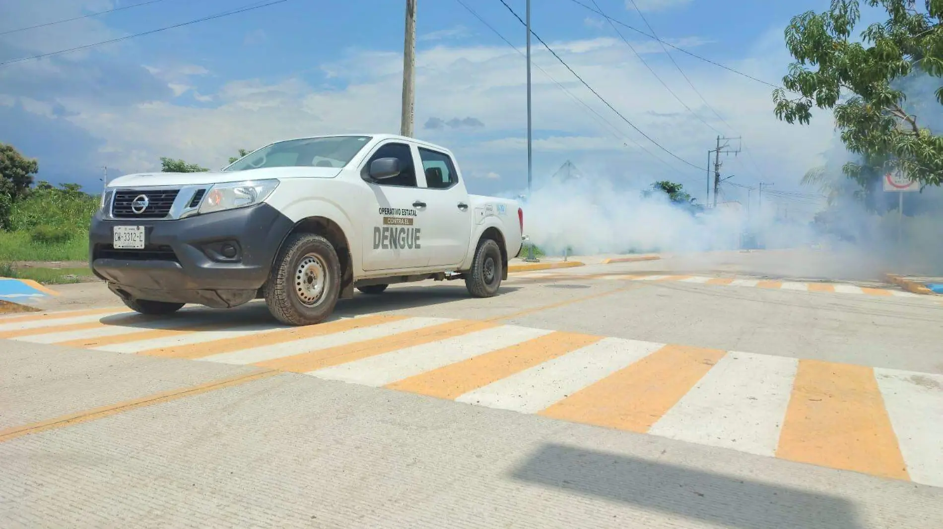 fumigan contra el dengue